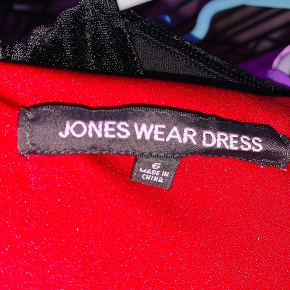 Red Gown - Picture 2 of 3